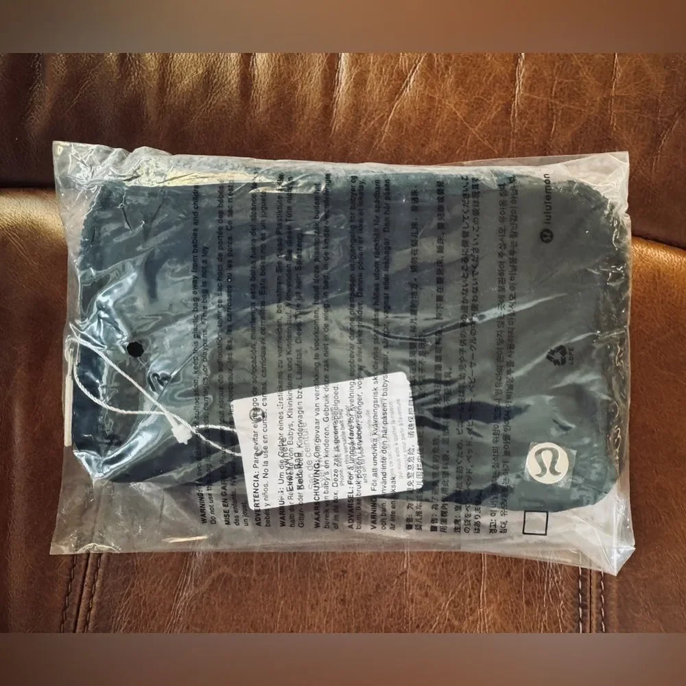 Lululemon Everywhere Belt Bag *Crinkle Nylon 1L Black - Picture 9 of 10